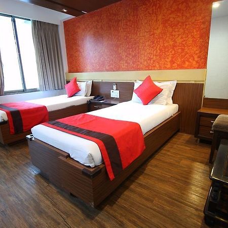 Oyo Premium Law Garden C G Road Hotel Ahmedabad Eksteriør billede