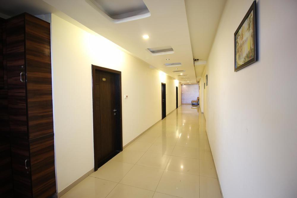 Oyo Premium Law Garden C G Road Hotel Ahmedabad Eksteriør billede
