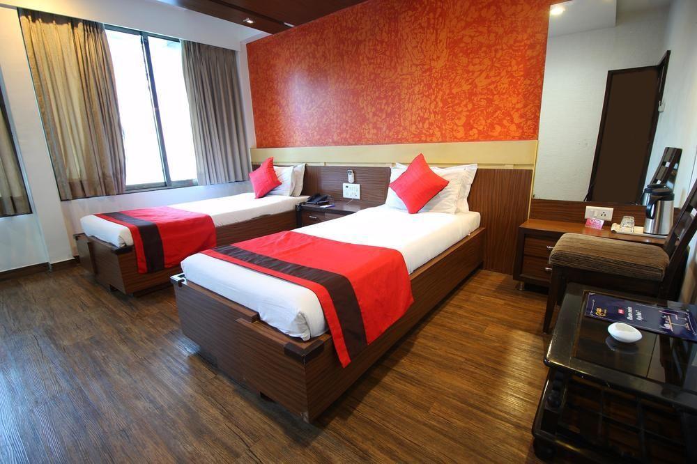 Oyo Premium Law Garden C G Road Hotel Ahmedabad Eksteriør billede