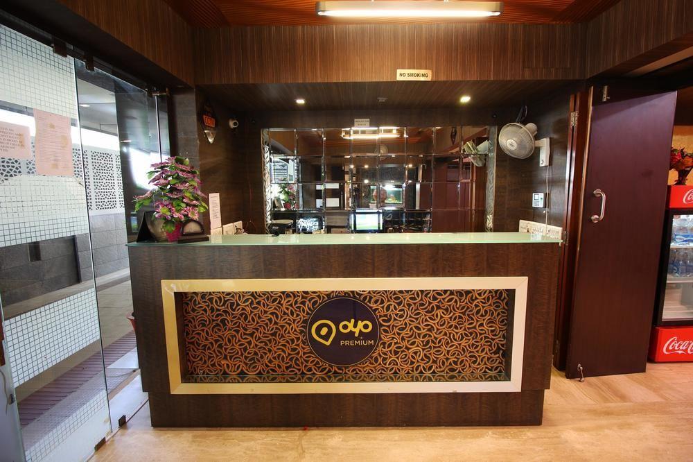 Oyo Premium Law Garden C G Road Hotel Ahmedabad Eksteriør billede